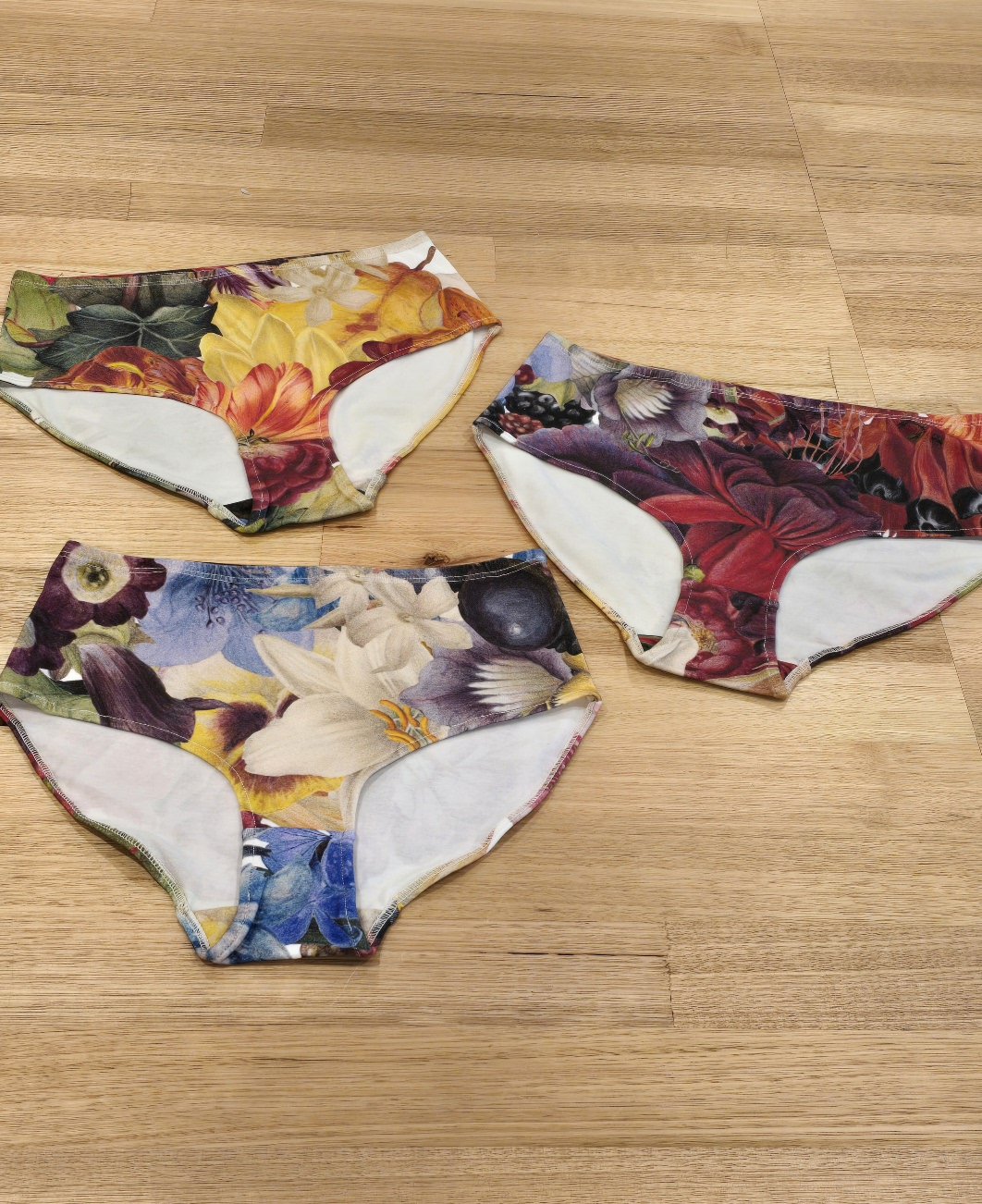 Comfortable, high-waisted and hipster women’s underwear made in Australia. Ethically sewn briefs and hipsters in bold prints and soft fabrics. 