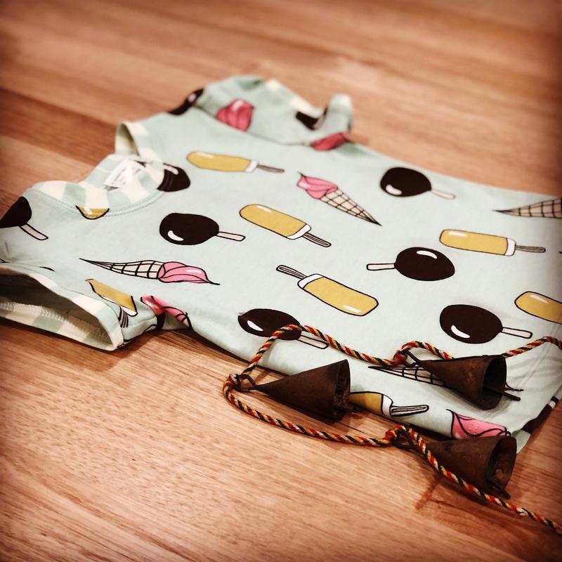 Kids puff sleeve tee in Ice-Cream print, organic cotton Close Up